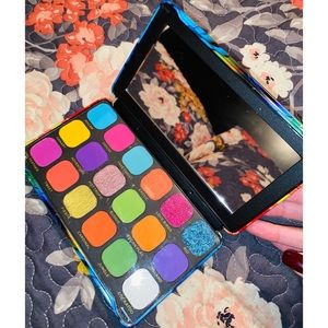 🌈 Makeup Revolution Palette!